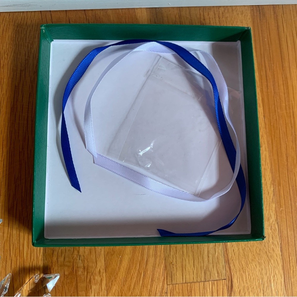 Disney's Frozen Movie Commemorative Snowflake Ornament Collectible - Picture 9 of 11